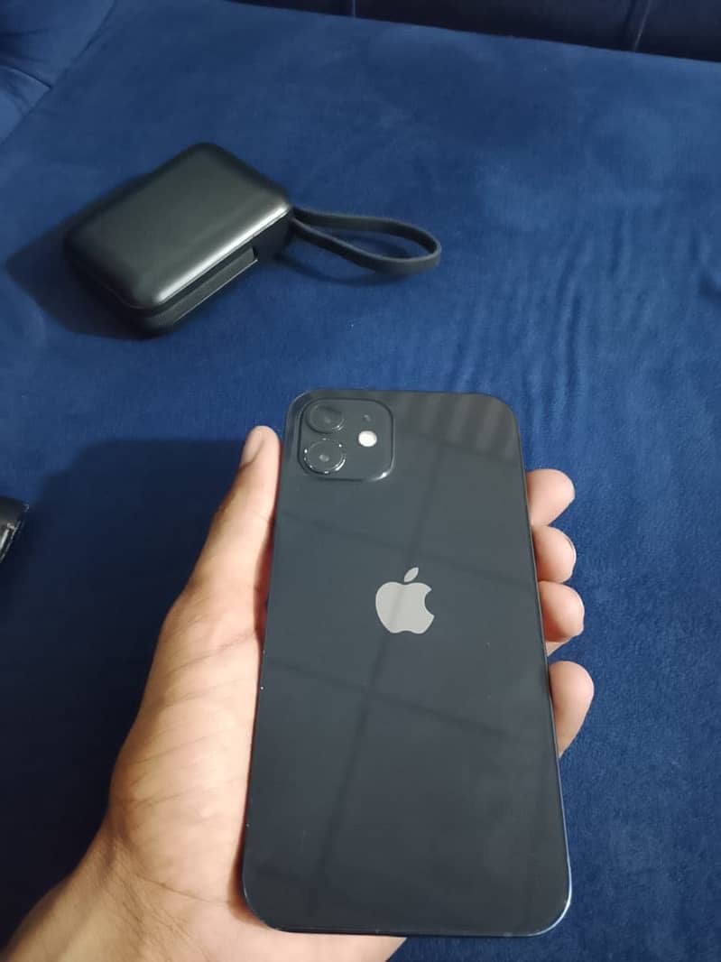 Apple iPhone 12 4