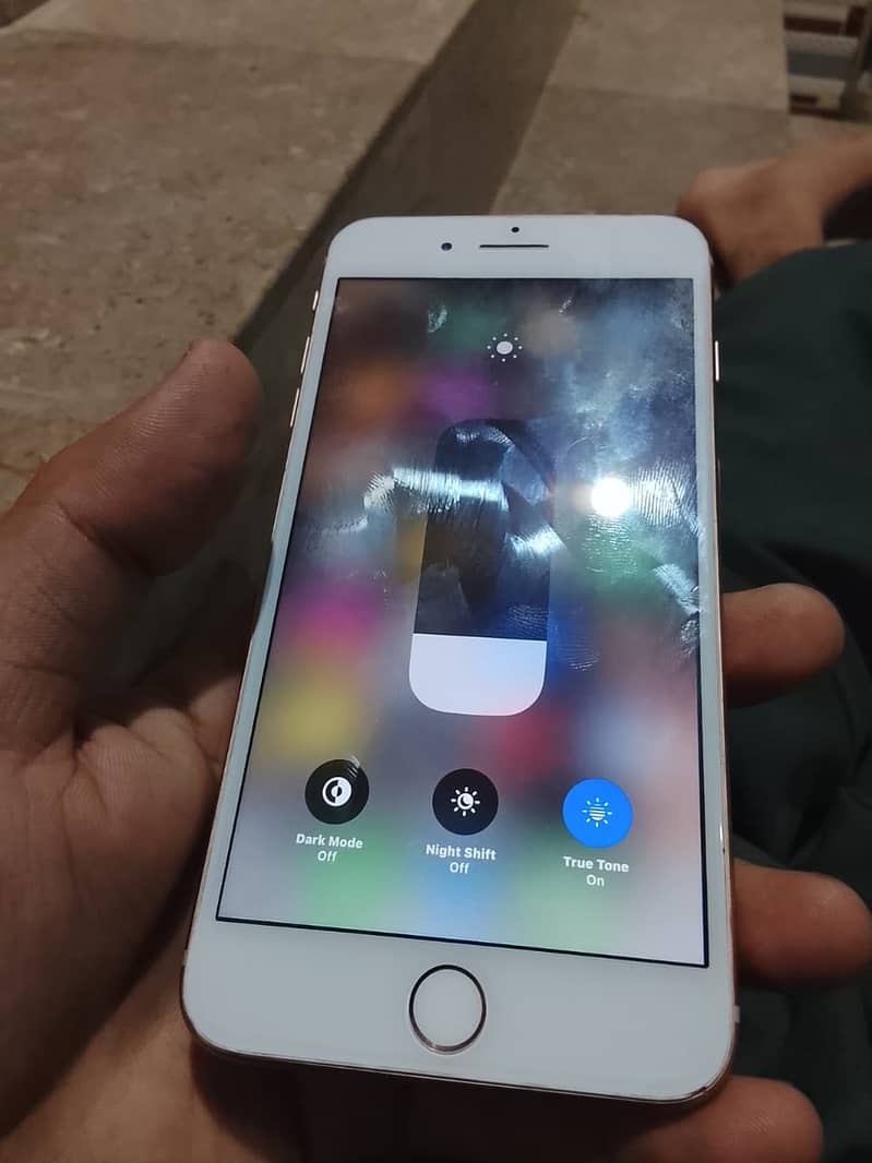 Apple iPhone 8 Plus 0