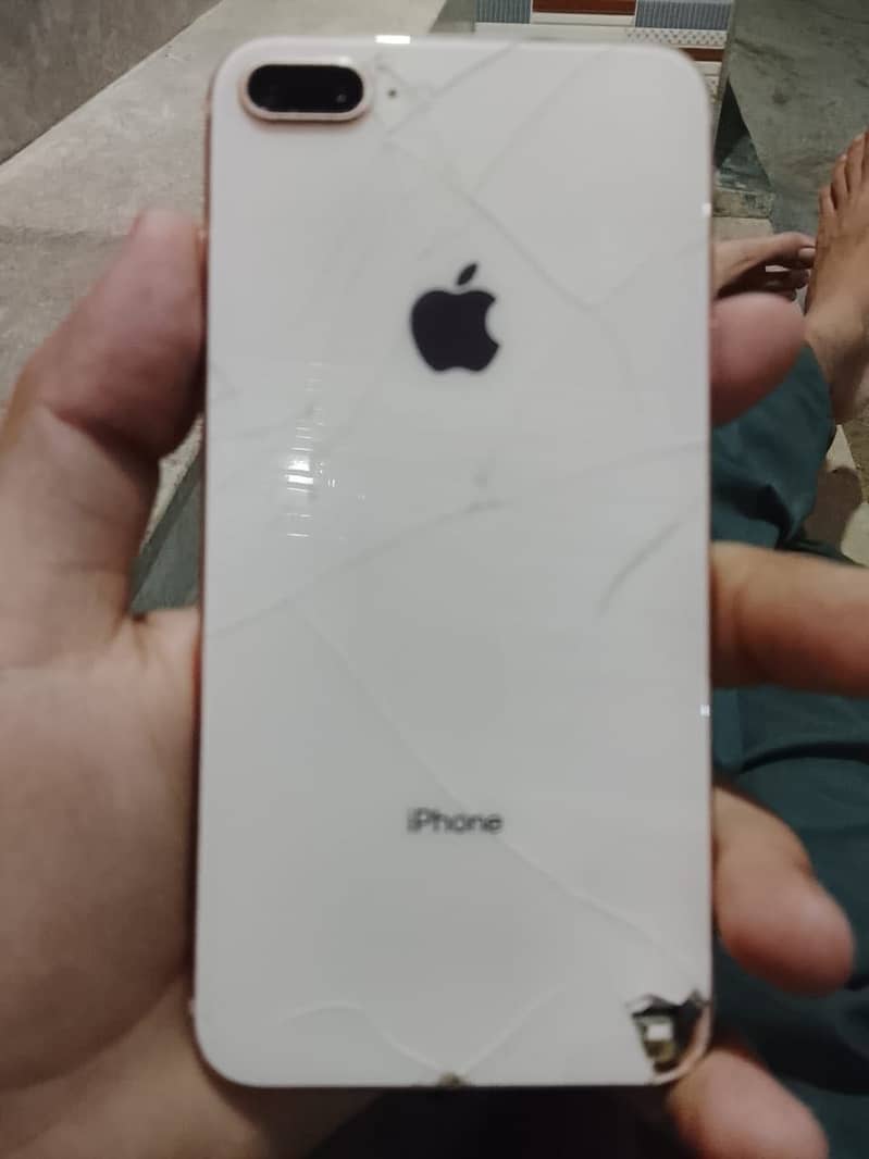 Apple iPhone 8 Plus 1