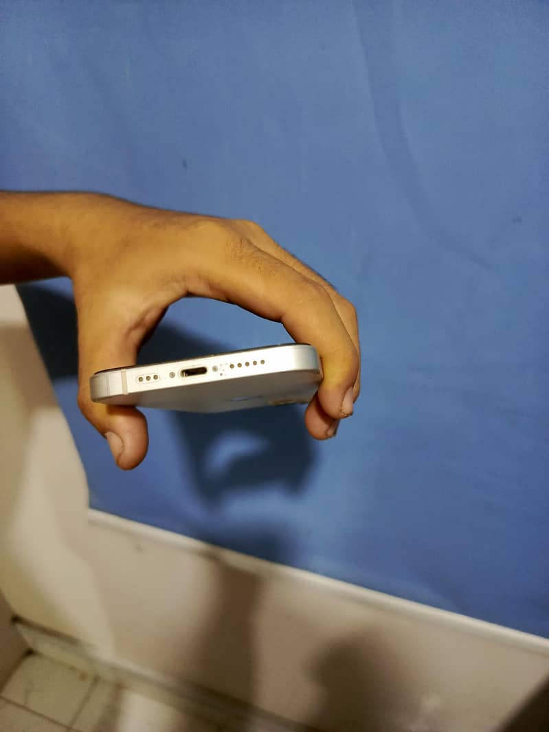 Apple iPhone 13 4
