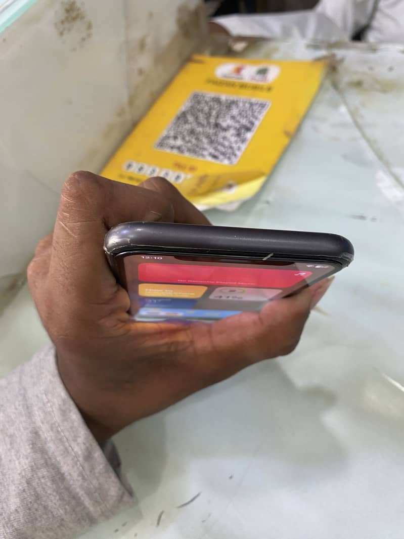 Apple iPhone 11 7