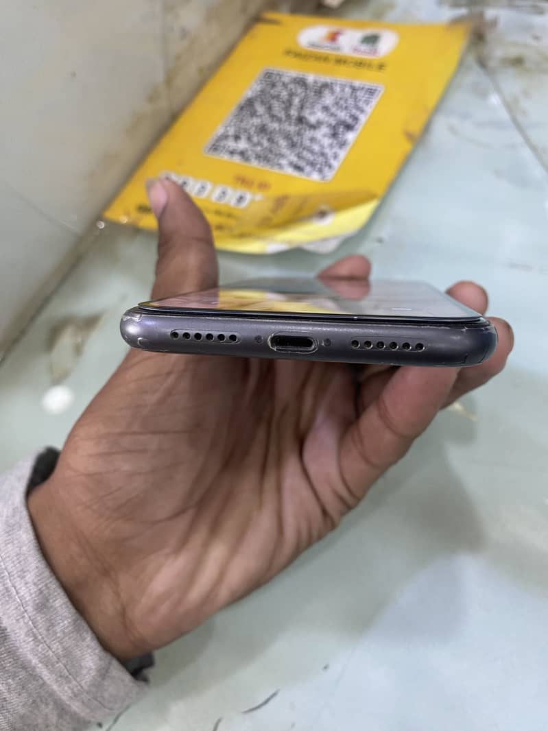 Apple iPhone 11 9