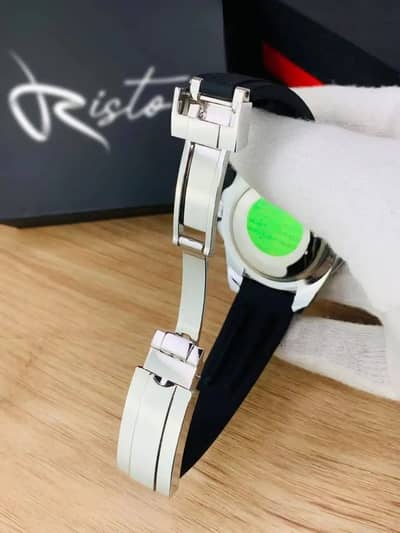 Luxurious Yacht Master Men's Watch - Premium Quartz Silicon Strap