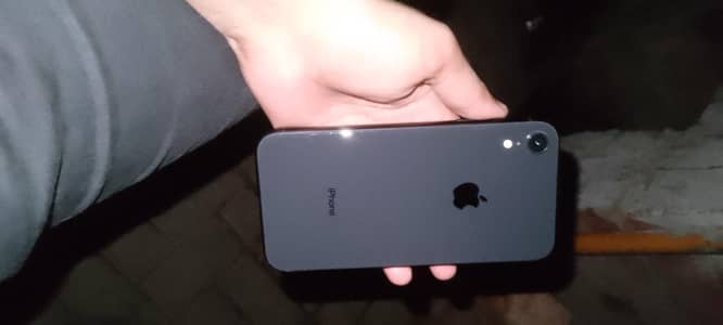 Apple iPhone XR 64. battery health 87