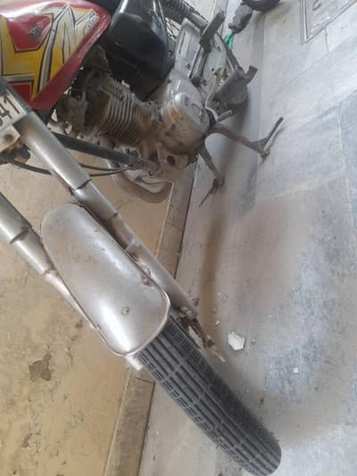Honda 125 sale urgent jubilee town Lahore
