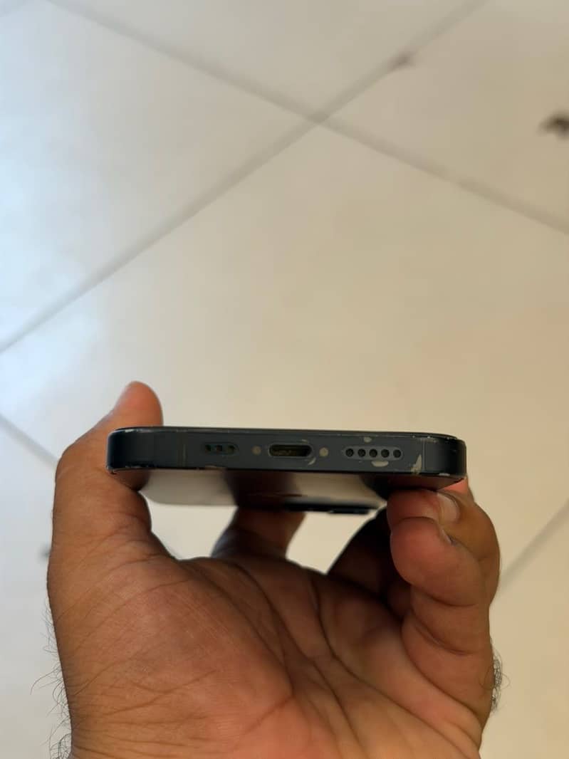 Apple iPhone 13 2
