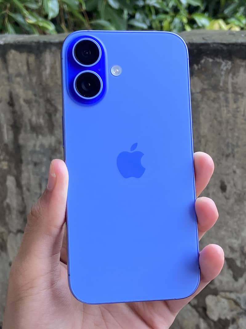 Apple iPhone 16 5