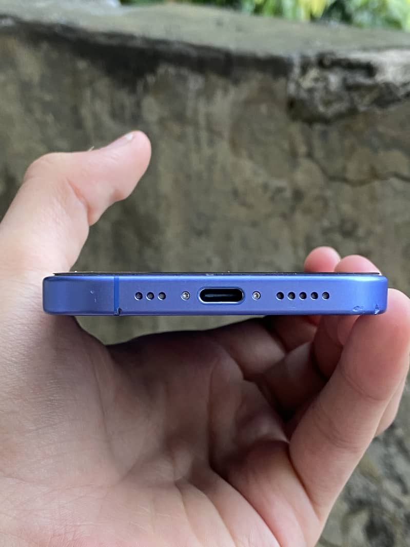 Apple iPhone 16 2