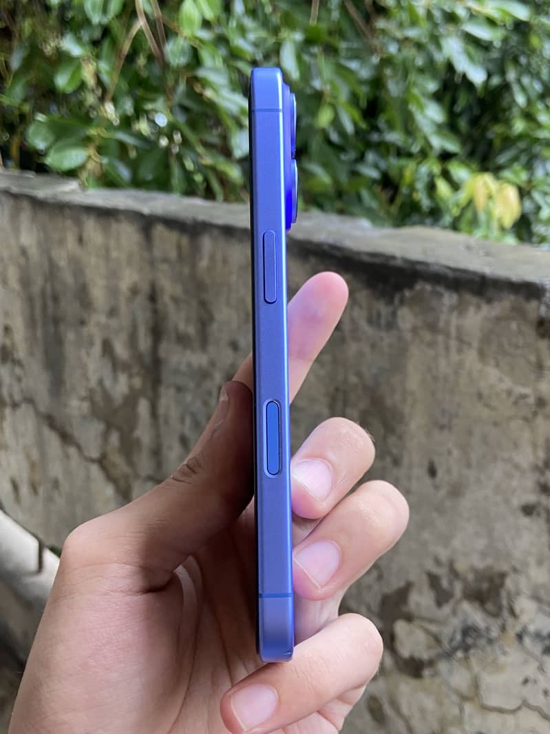 Apple iPhone 16 3