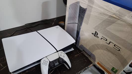 ps5 slim slightly used only two months used like a brand new piece