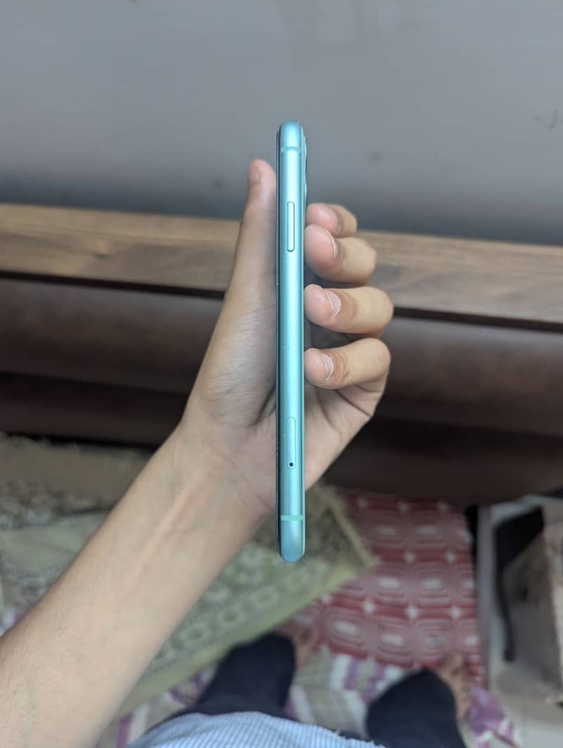 Apple iPhone 11 4