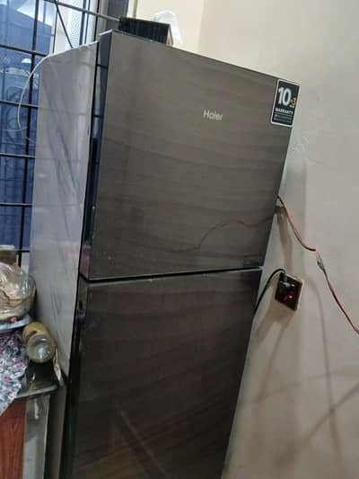Haier Invertor frigh medium size