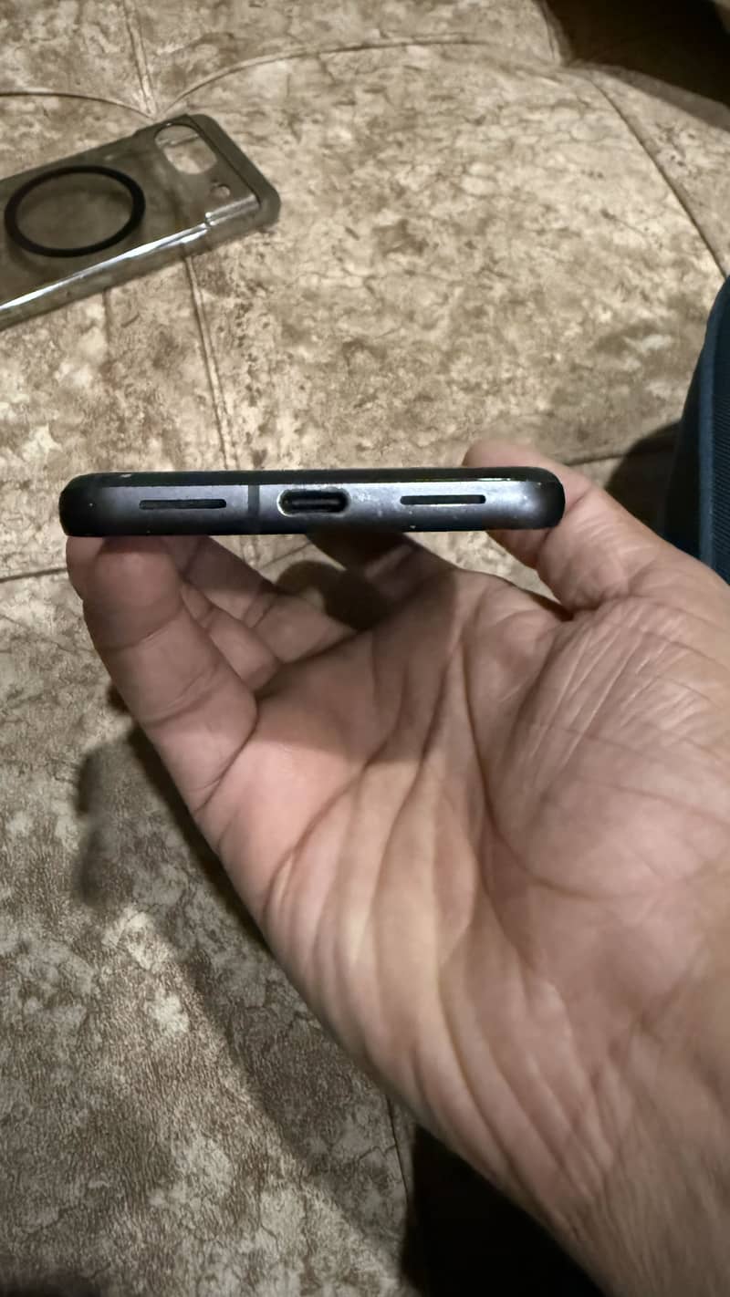 Google Pixel 8 4