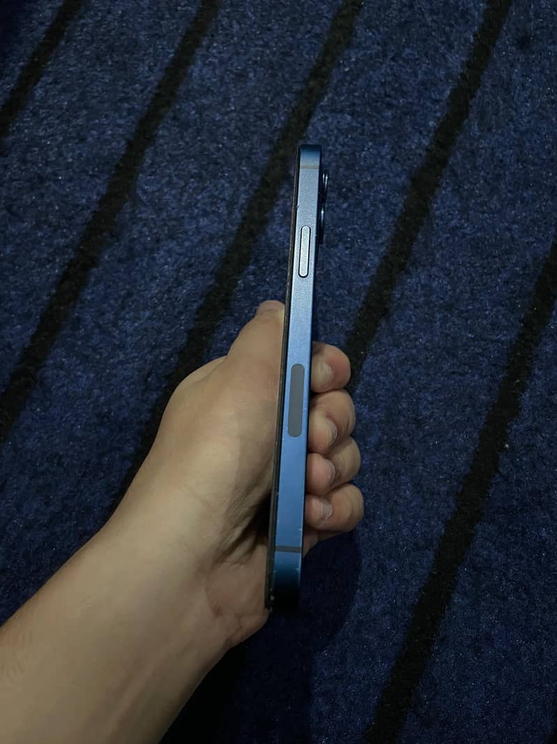 Apple iPhone 12 4
