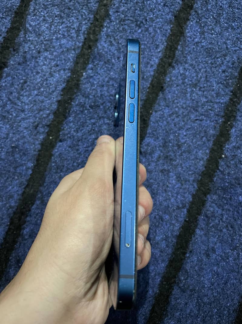 Apple iPhone 12 11