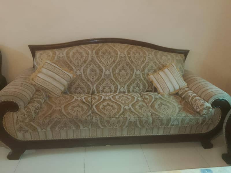 sofa 7 seater. 4