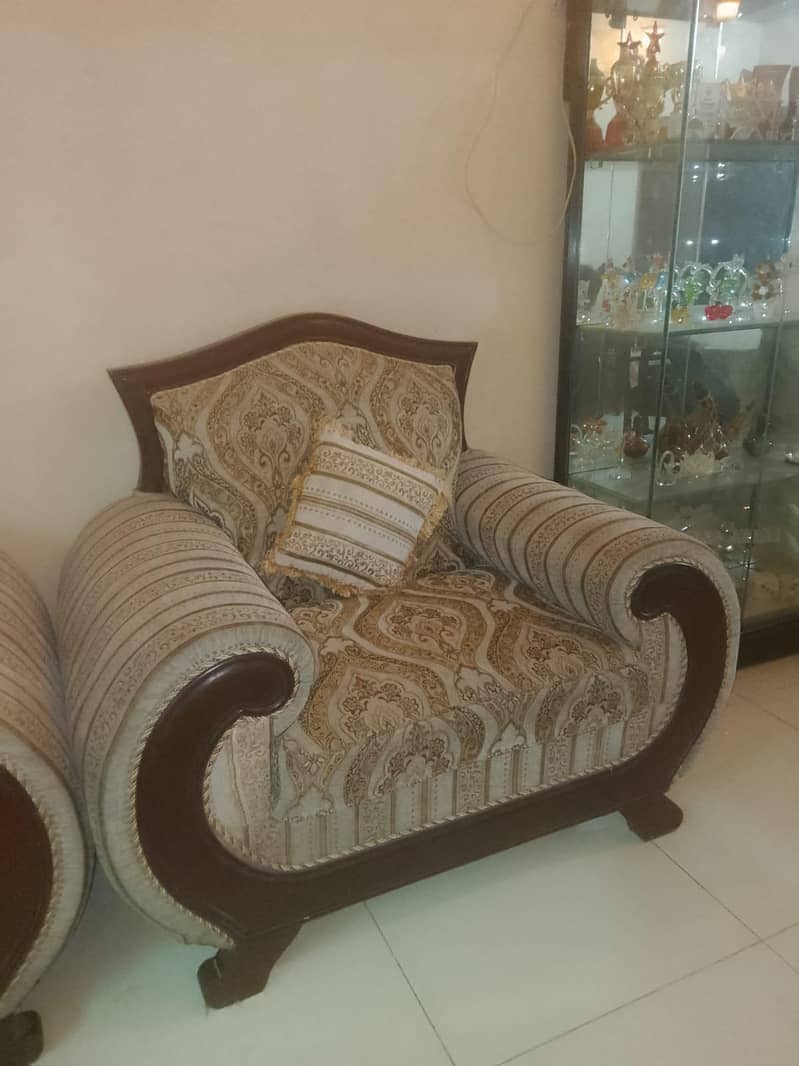 sofa 7 seater. 6