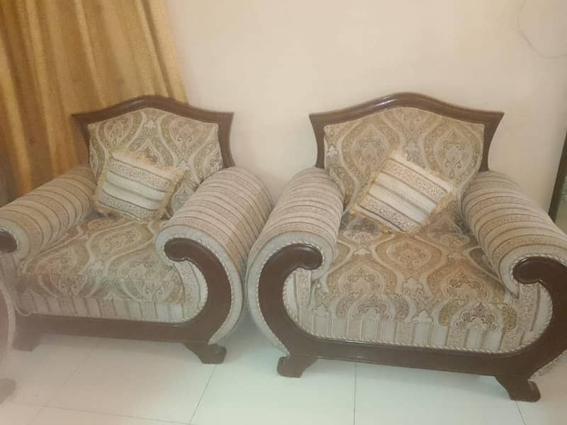sofa 7 seater. 8