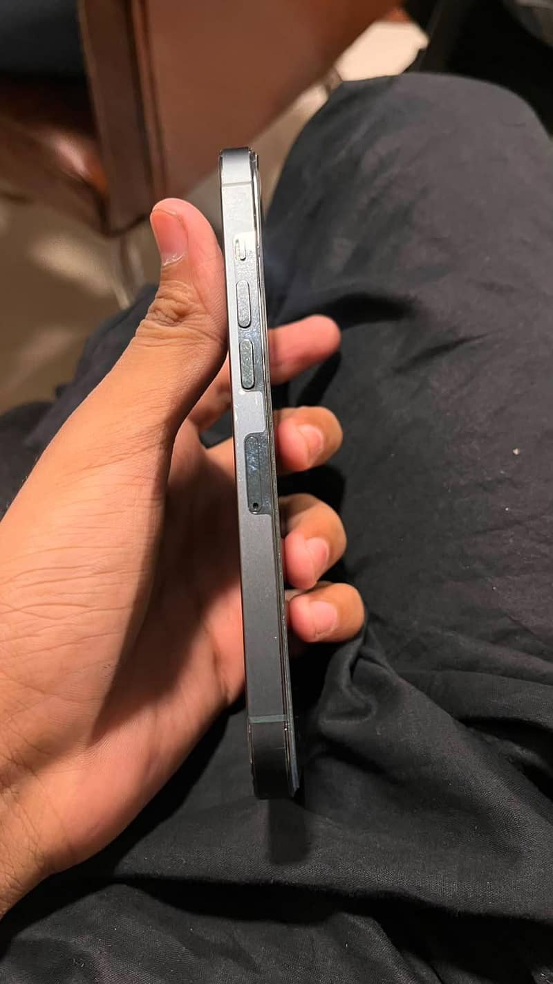 Apple iPhone 13 Pro 4