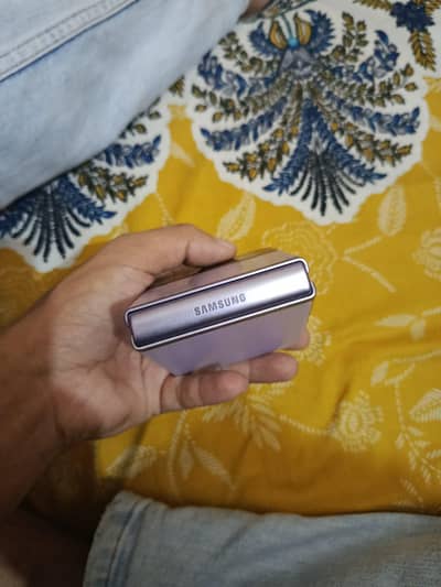 samsung z flip 3 sale / exchange also with better phone like gaming