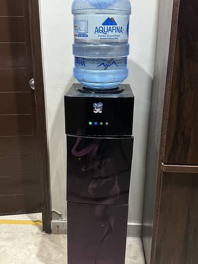 Pel dispenser with mini fridge, working very good