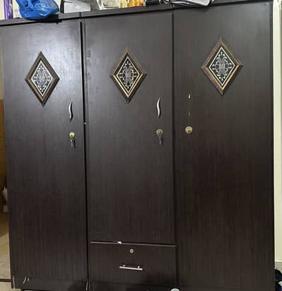 3 door very good wardrobe