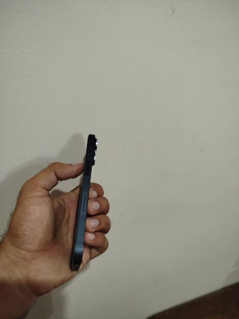 Apple iPhone 14 4