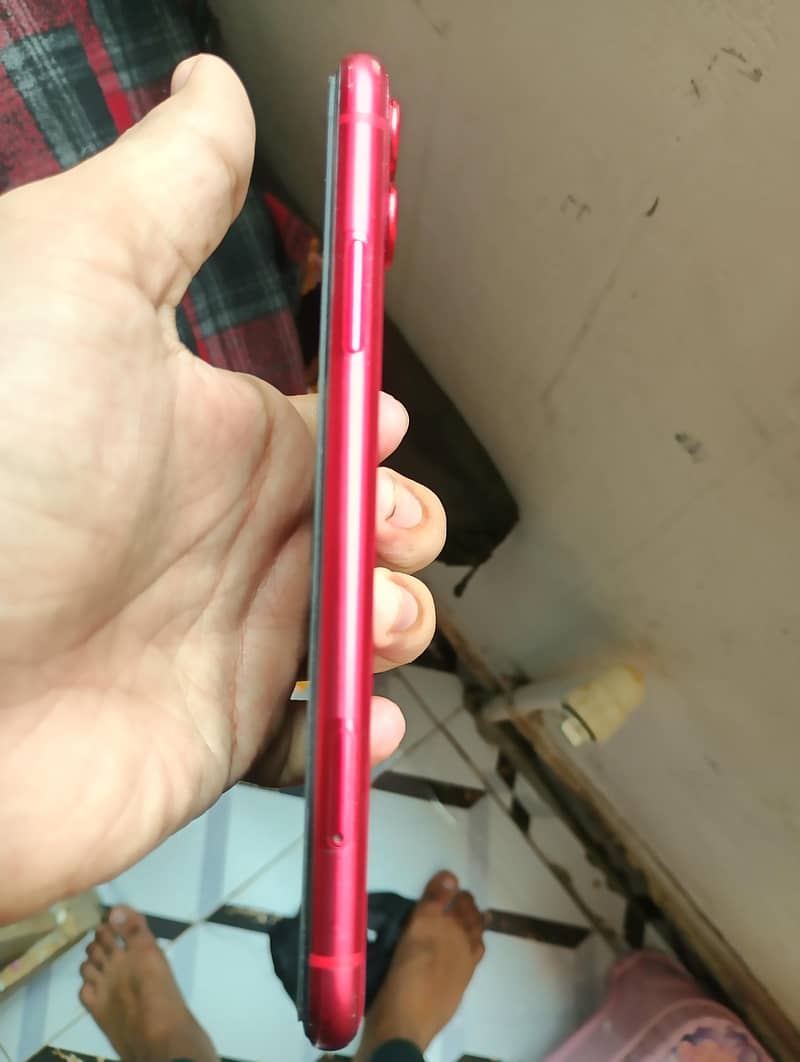 Apple iPhone 11 4