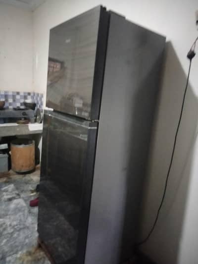haier ke fridge hai 10/9 condition hai needy person ko thor less ho ja