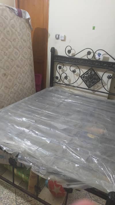 iron bed  in nice condition