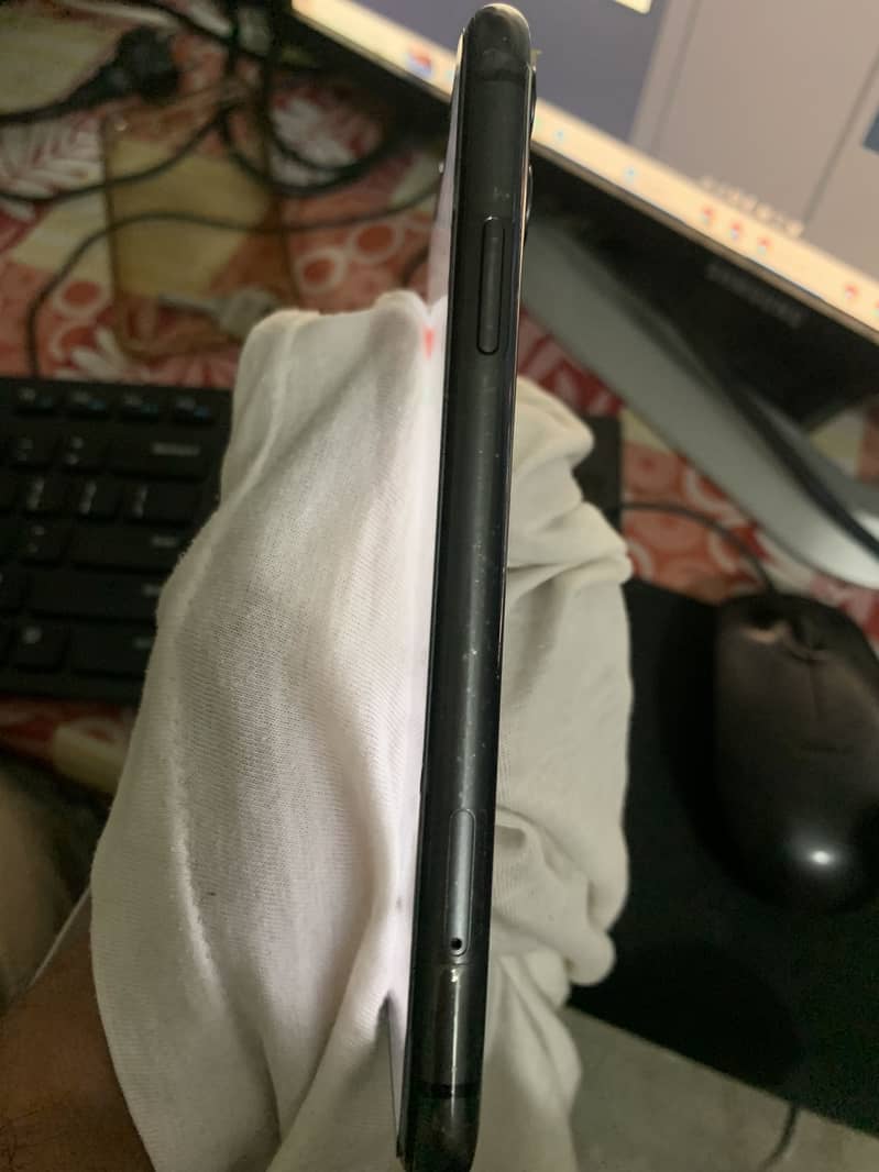 Apple iPhone 11 7