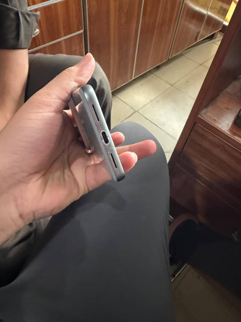 Google Pixel 8 6