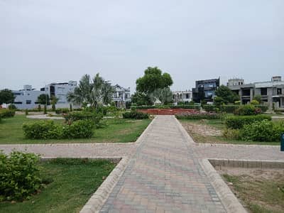 20 Marla Park Facing Plot For Sale
