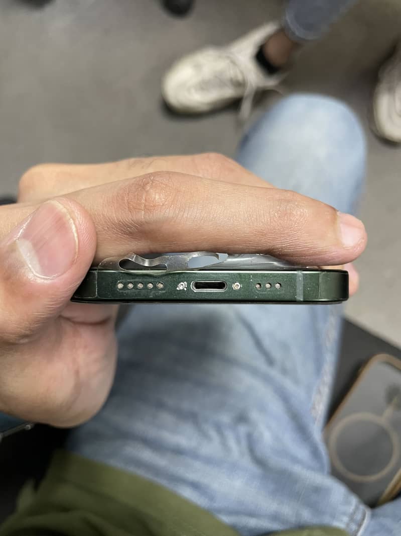 Apple iPhone 13 5