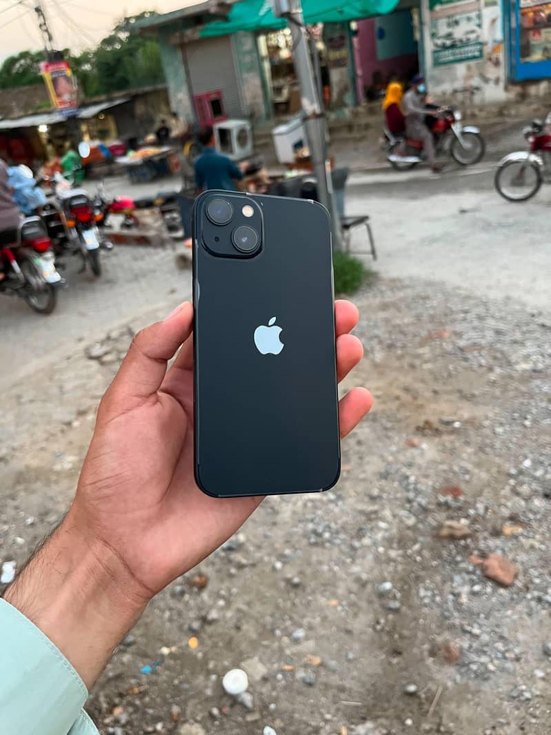 Apple iPhone 13 0