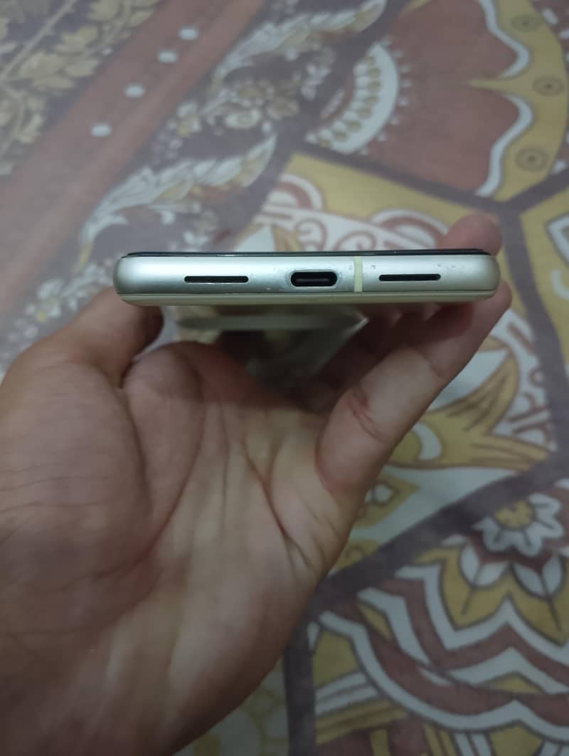 Google Pixel 7 4