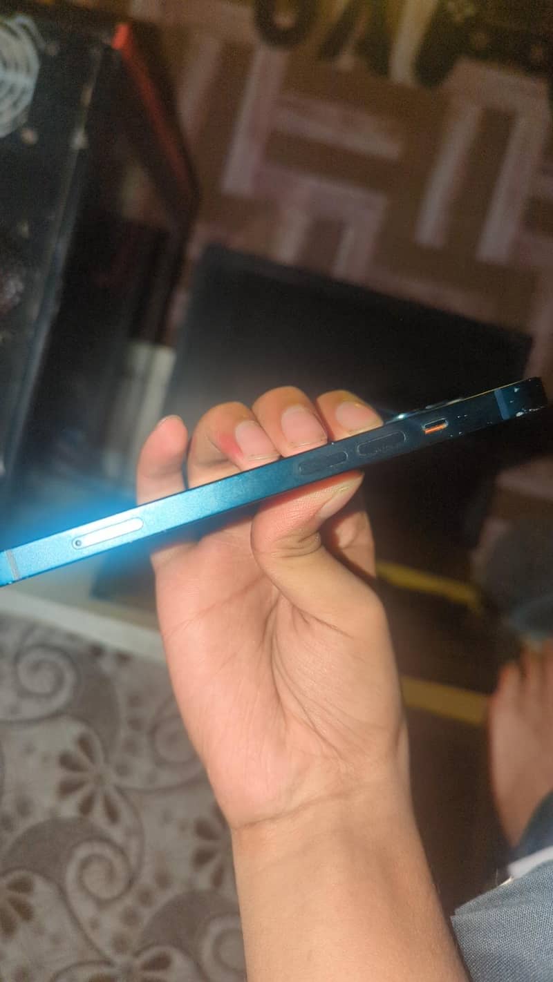 Apple iPhone 13 2
