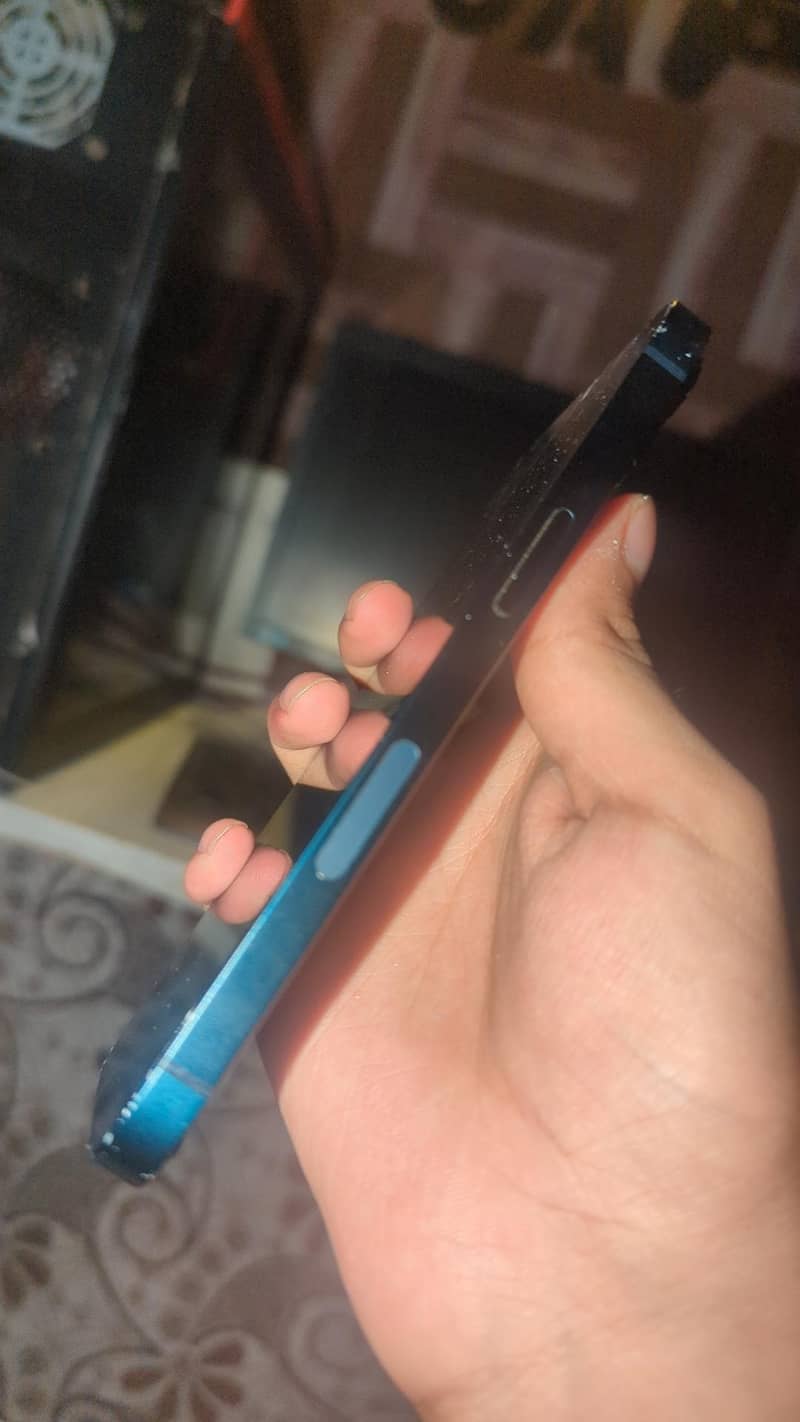 Apple iPhone 13 3