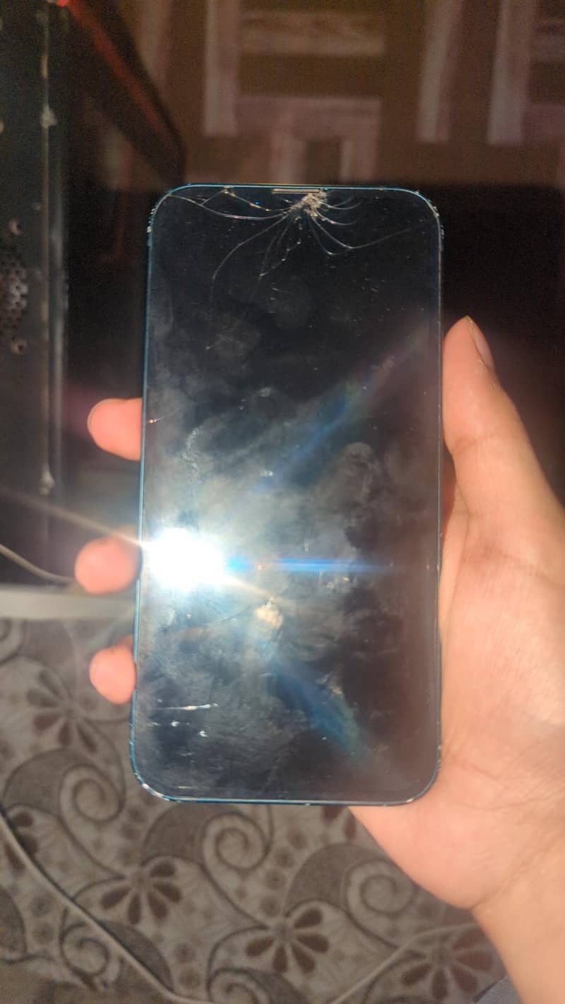 Apple iPhone 13 4