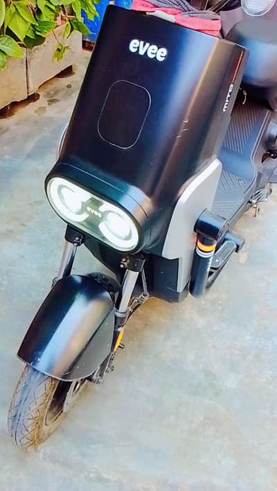 Evee Mito+ Electric Scooter – 10/10 Condition – Like New