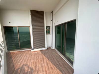 DHA VIEW 8TH FLOOR 10 MARLA FLAT IS AVAILABLE IN ASKARI 11 SECTOR D AT SUPER HOT LOCATION.