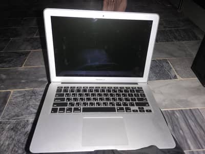 macbook air 2012 model with original charger 10/10
