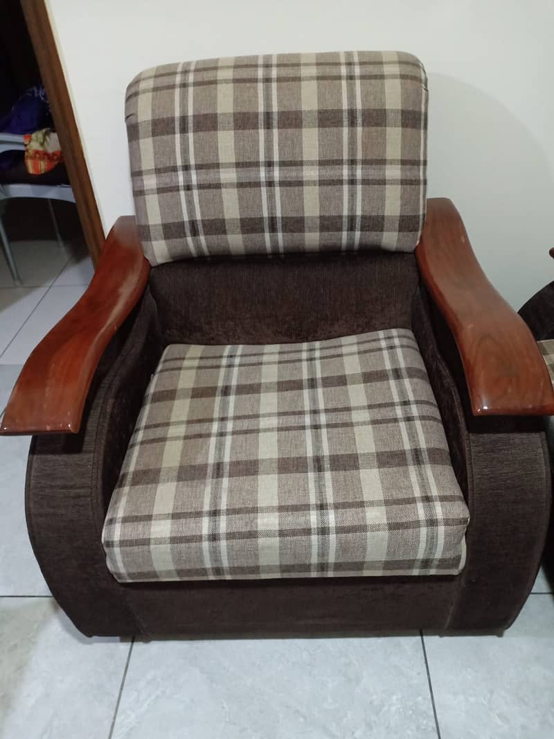 5-Seater Sofa Set - Comfortable & Spacious 1