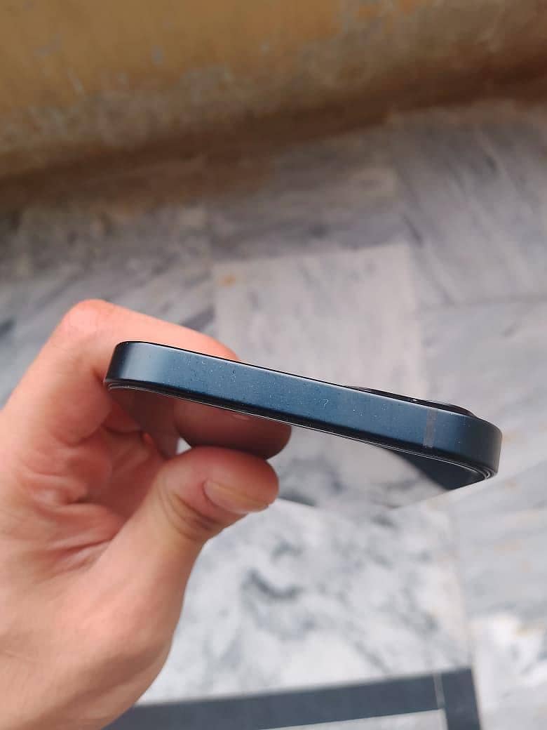 Apple iPhone 13 2