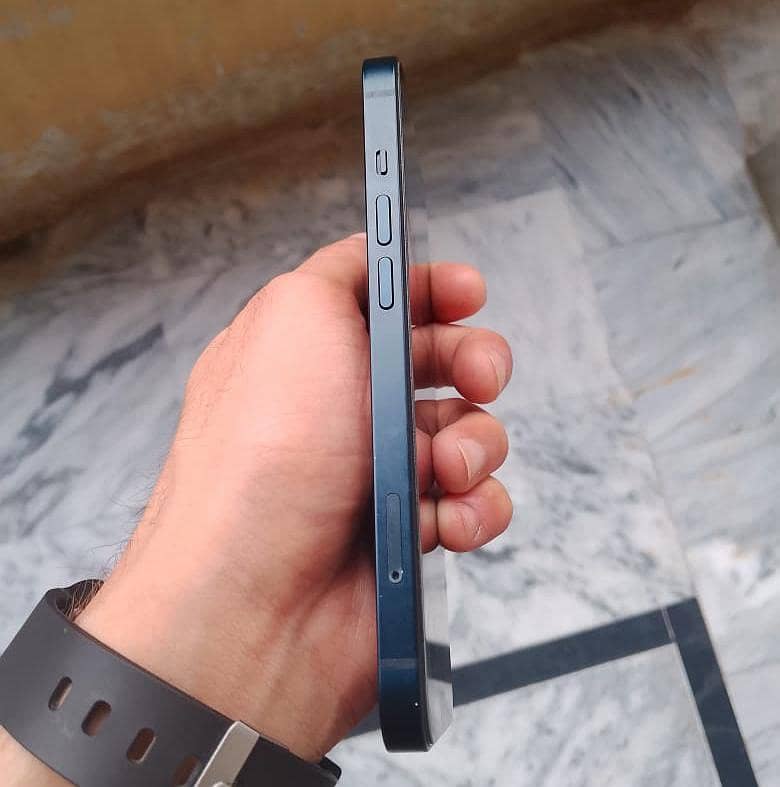 Apple iPhone 13 3