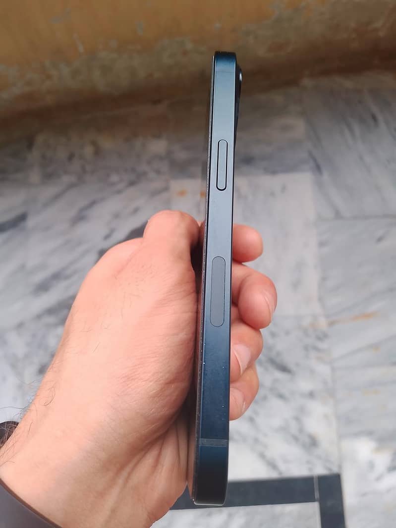 Apple iPhone 13 4