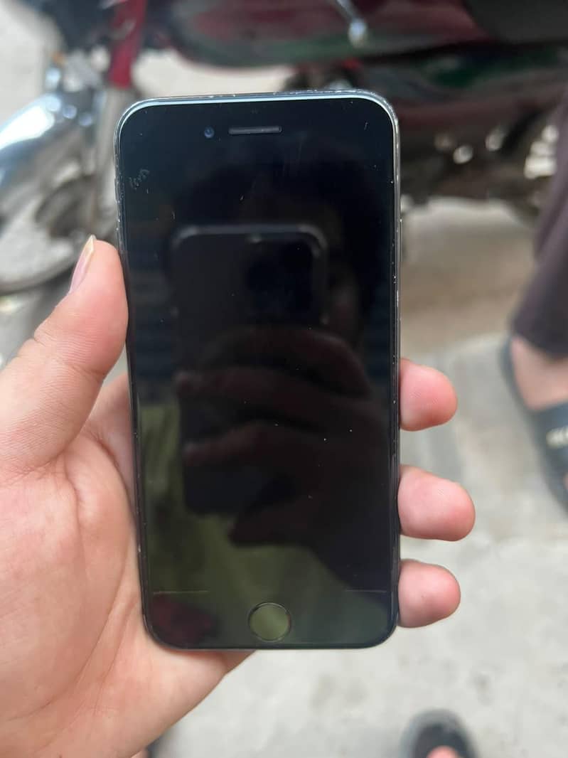 Apple iPhone 7 1