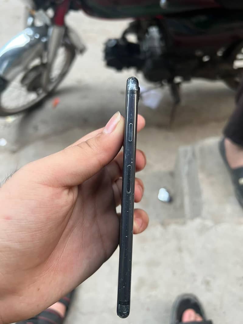 Apple iPhone 7 2