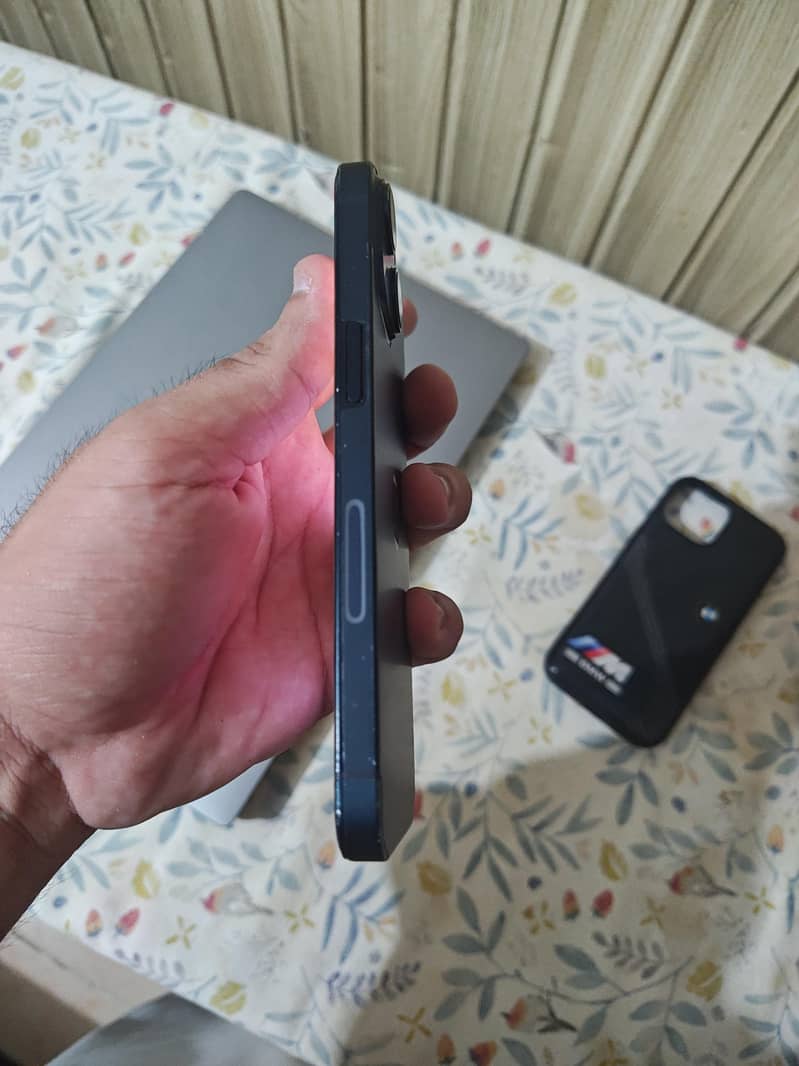 Apple iPhone 14 5