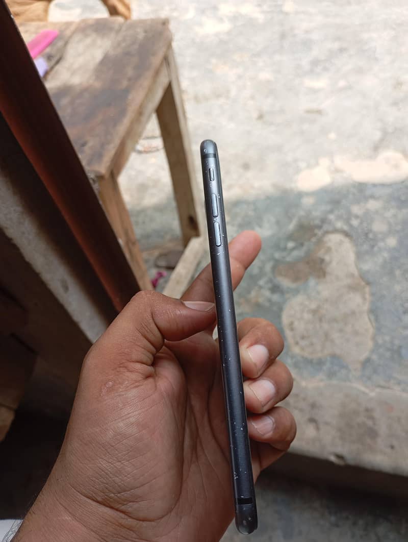 Apple iPhone 8 Plus 4